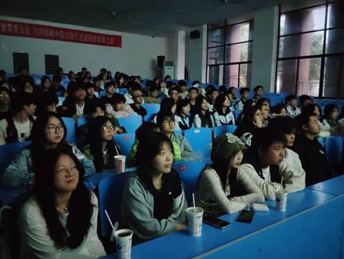红色光影映初心 青春向党担使命——南宫·NG28(China)官方网站团委成功举办"红色电影巡展"主题教育活动