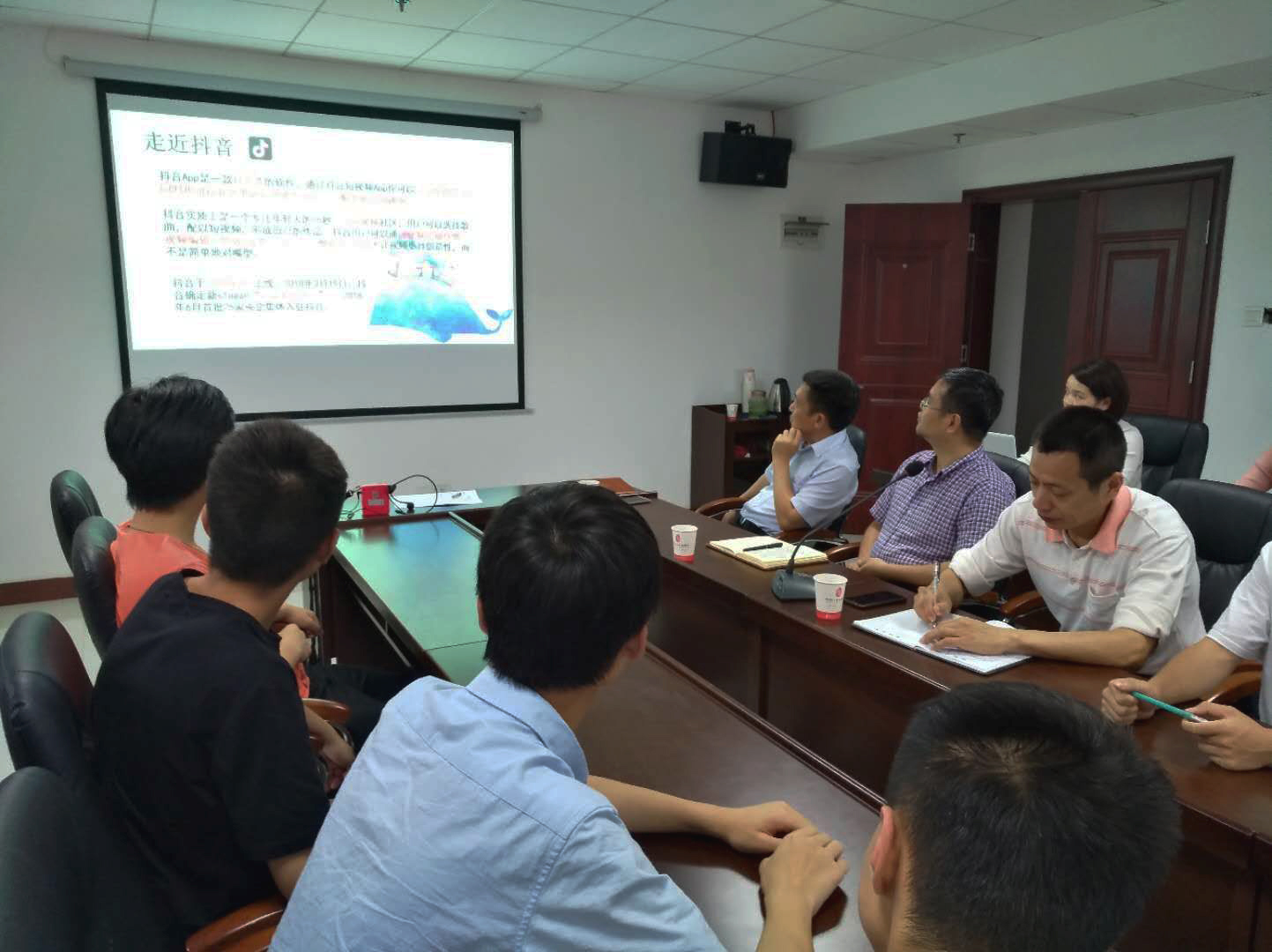 南宫·NG28(China)官方网站党委书记张格林指导社团活动