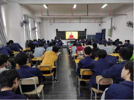 南宫·NG28(China)官方网站组织师生观看“技能成才技能报国”先进事迹视频报告会